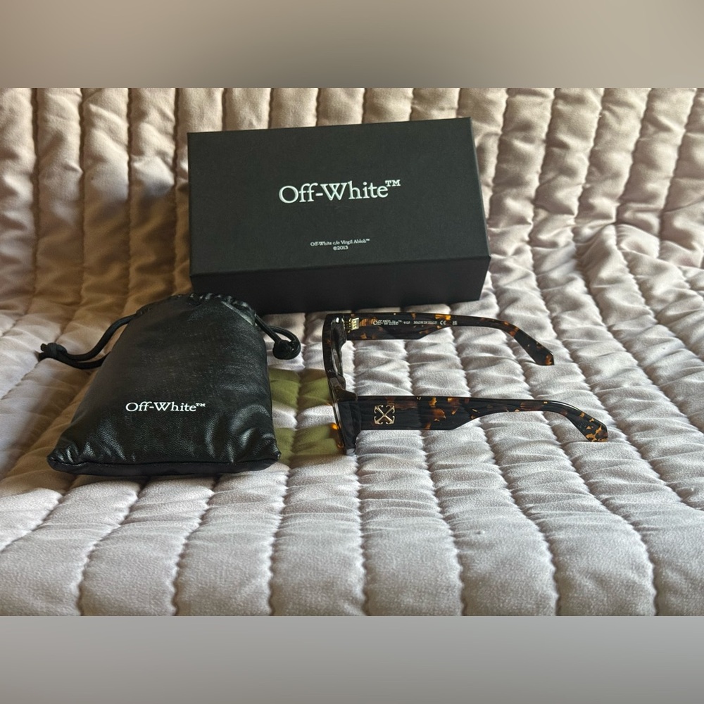 Off-White Tortoiseshell Rectangular Sunglasses wi… - image 4